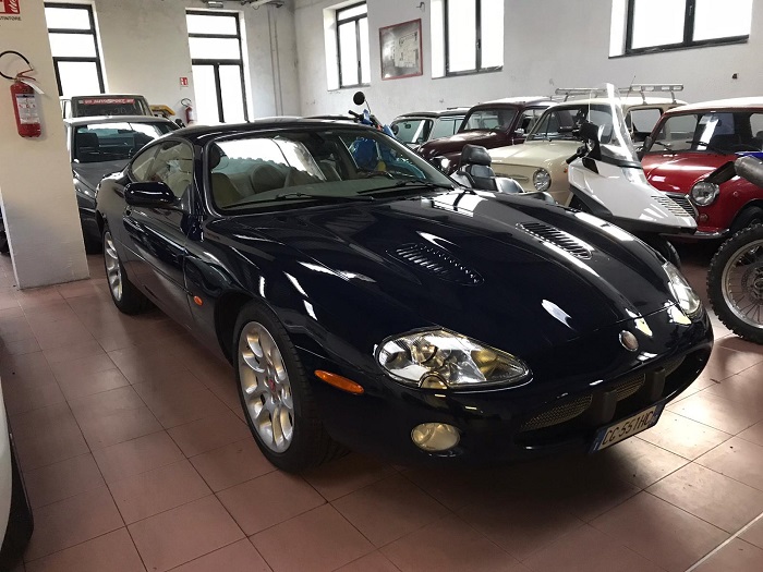 JAGUAR XKR