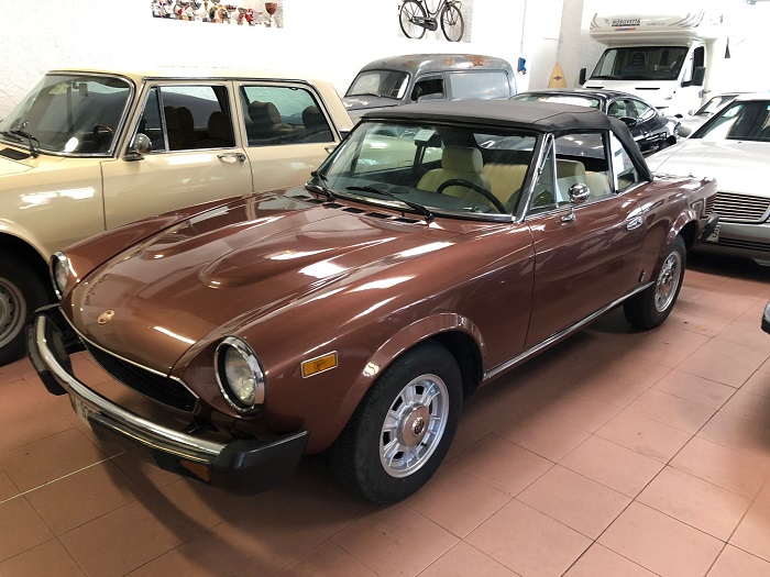 FIAT 124 SPIDER