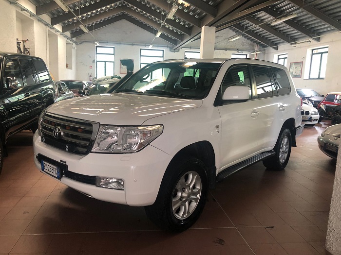 TOYOTA LAND CRUISER 200