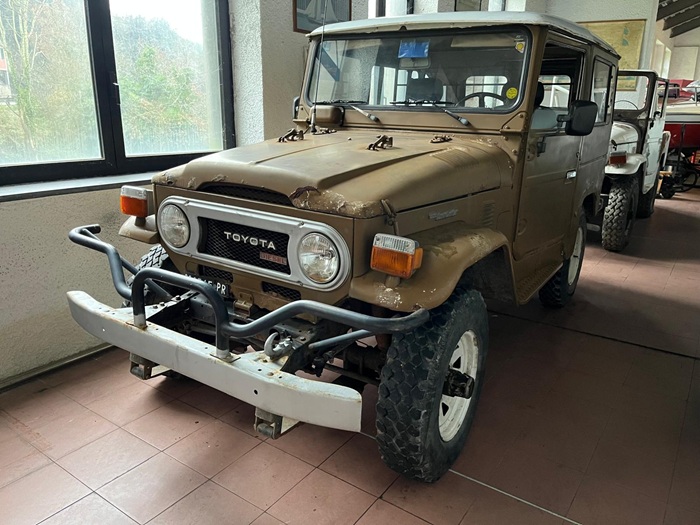 TOYOTA LAND CRUISER BJ 40